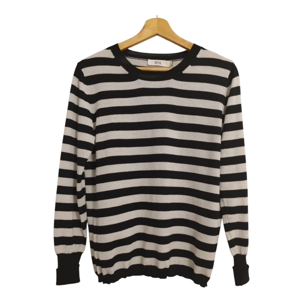 tru. Perfect Basics S/M Sweater Italian Yarn